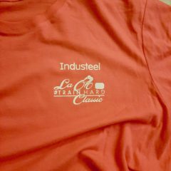 tee-shirt  distinctif aux couleurs d’Industeel  pour la TRAIN-HARD Classic