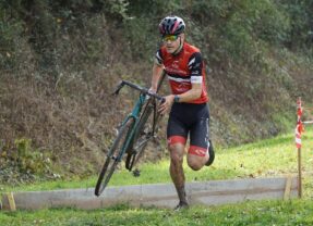 CYCLO-CROSS de Jouvence St Gengoux le National : les creusotins omniprésents