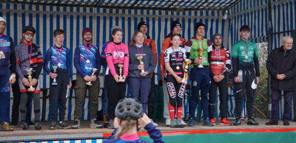 Dernière Photos course Senior et cérémonie des podiums du Cyclo-cross du Creusot