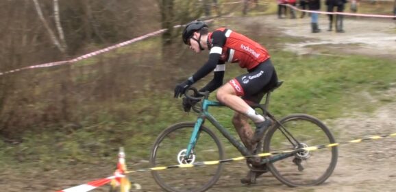 Mathieu PERROUX 8ème au championnat national  cyclo cross FSGT à Perreux.