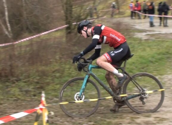 Mathieu PERROUX 8ème au championnat national  cyclo cross FSGT à Perreux.