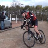 Cyclo-Cross de DAIX : Mathieu PERROUX 5ème, Pierre Fabien DAUVILLAIRE malchanceux.